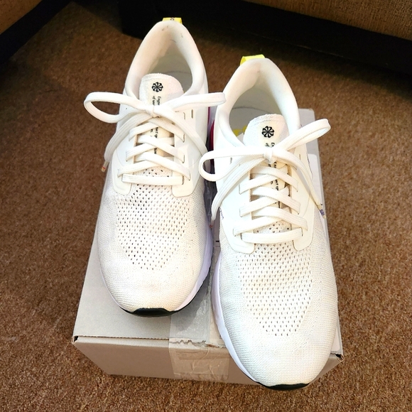 Nike Odyssey React Flyknit 2 - Picture 2 of 6